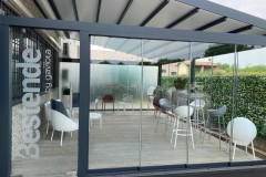 Pergola Clima Rain con arredi Möwee